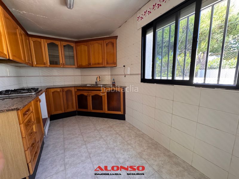 Foto b8e4cef9-9698-4d03-a280-258fdbc68b10. Casa adossada amb xemeneia aparcament a Cala Puntal Vinaròs