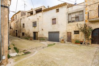 Casa en Bàscara. Magnífica casa rural con muchas posibilidades en la población de