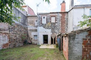 Casa adossada a Cassà de la Selva. Casa de pueblo para reformar en cassà de la selva