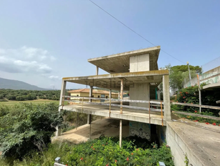 Edificio en Grifeu - Cap Ras - Els Estanys - Sant Genís. Estructura en construcción en llançà