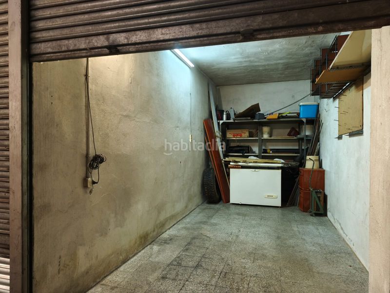 Foto bdbee162-0998-4d3c-9654-bb693c8e9074. Aparcament cotxe a Centre Salt