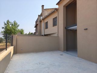 Affitto Casa a schiera in Bàscara. Casa en alquiler en bàscara
