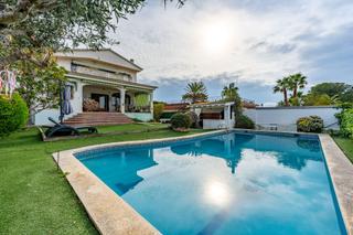 Casa a Mas Mel. En mas mel, con vistas al mar y piscina particular.  gran casa c