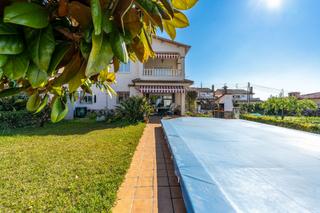 Casa a Segur de Calafell Nucli Urb. Vivienda unifamiliar con piscina particular.