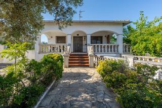 Casa a La Franquesa-Oasis Park. Vivienda en una sola planta. con grandes posiblidades.