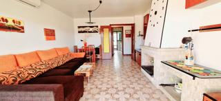 Pis a Cunit Residencial. Espaciosa planta baja, con magnifica terraza y vistas al mar.