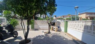 Pis a Cunit Residencial. Planta baja en alquiler para todo el año.