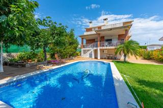 Haus in Calafell Residencial. Vivivienda unifamiliar en residencial de calafell, con piscina y