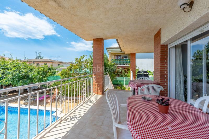 Foto 057d5302-c883-43fd-987f-ad8ff26f436d. Casa vivivienda unifamiliar en residencial , con piscina y cinco dormitorios en Calafell
