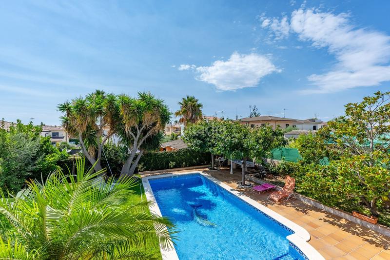 Foto 60110626-7b58-49f8-9c39-0cc8fbd0509e. Casa vivivienda unifamiliar en residencial , con piscina y cinco dormitorios en Calafell