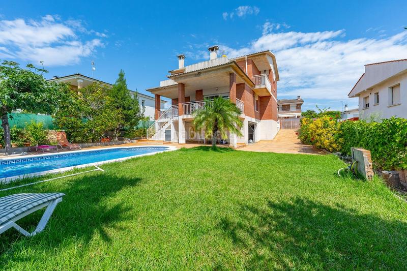 Foto 7f1b05c2-58a0-4032-9191-4f90cdf55ca5. Casa vivivienda unifamiliar en residencial , con piscina y cinco dormitorios en Calafell