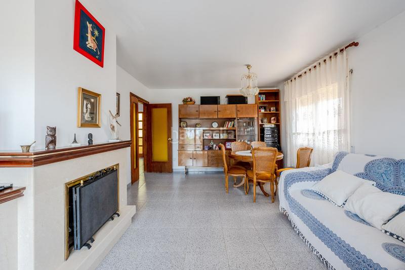 Foto 96eff0f1-29b0-42b2-9a93-109e2e84521b. Casa vivivienda unifamiliar en residencial , con piscina y cinco dormitorios en Calafell