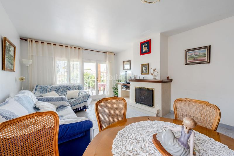 Foto c37434e0-db8c-4639-b6b9-bd510f15f44c. Casa vivivienda unifamiliar en residencial , con piscina y cinco dormitorios en Calafell
