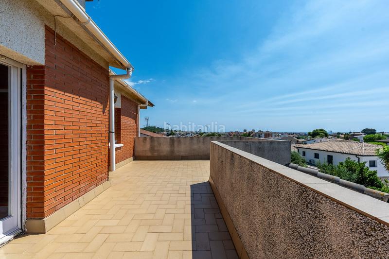 Foto dd879fb7-0a47-489d-a7cc-d3b84b0dcfde. Casa vivivienda unifamiliar en residencial , con piscina y cinco dormitorios en Calafell