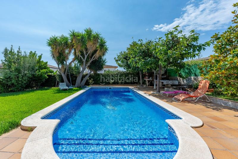 Foto ec0d9ef1-f849-4e5f-acce-c7ef666e0d97. Casa vivivienda unifamiliar en residencial , con piscina y cinco dormitorios en Calafell