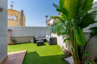 Reihenhaus in Cunit Residencial. Zona rambla del prat, proxima a servicios, casa adosada esquiner
