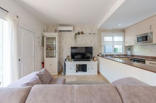 Maison jumelée à Cunit Residencial. Zona rambla del prat, proxima a servicios, casa adosada esquiner
