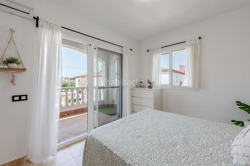 Foto d7aa45fe-d052-48ea-918c-e4e6593decb1. Reihenhaus mit heizung pool in Cunit residencial Cunit