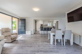 Casa a Cunit Residencial. Impresionante chalet recién reformado de 4 dormitorios, 3 baños,