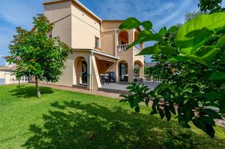 Haus in Cunit Residencial. Impresionante chalet recién reformado de 4 dormitorios, 3 baños,