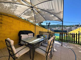 Casa adossada a Albinyana. Exclusiva casa adosada con piscina privada y todas las comodidad