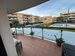 Appartamento in Prat de Cunit. Amplio piso, 3 dormitorios, 2 baños, jardín comunitario y piscin