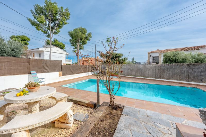 Foto 4b95cd30-9bfc-4b64-baf7-dc520866eadf. Haus mit heizung pool in Segur de Calafell nucli urbà Segur de Calafell