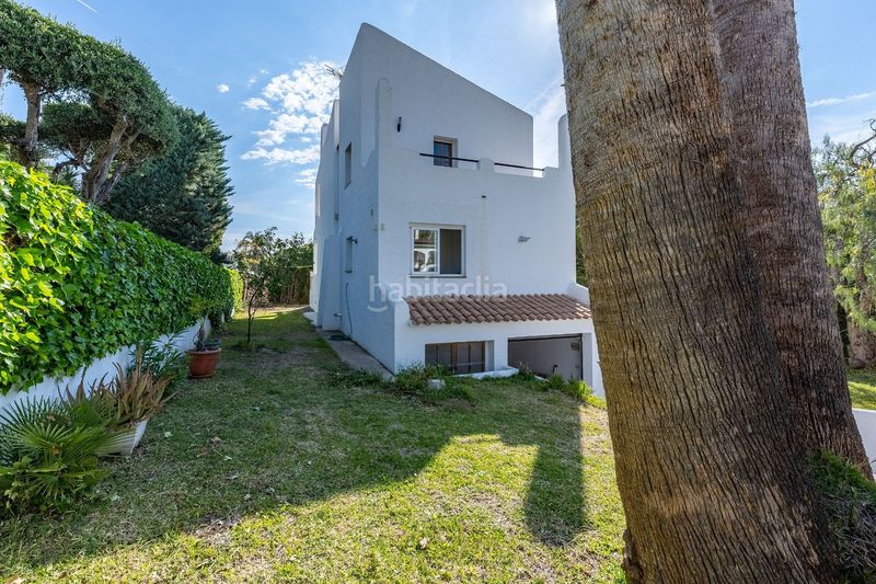 Foto 1067a0bf-1da6-4b72-83cb-3a321b13a1d9. Casa amb piscina a Cunit residencial Cunit