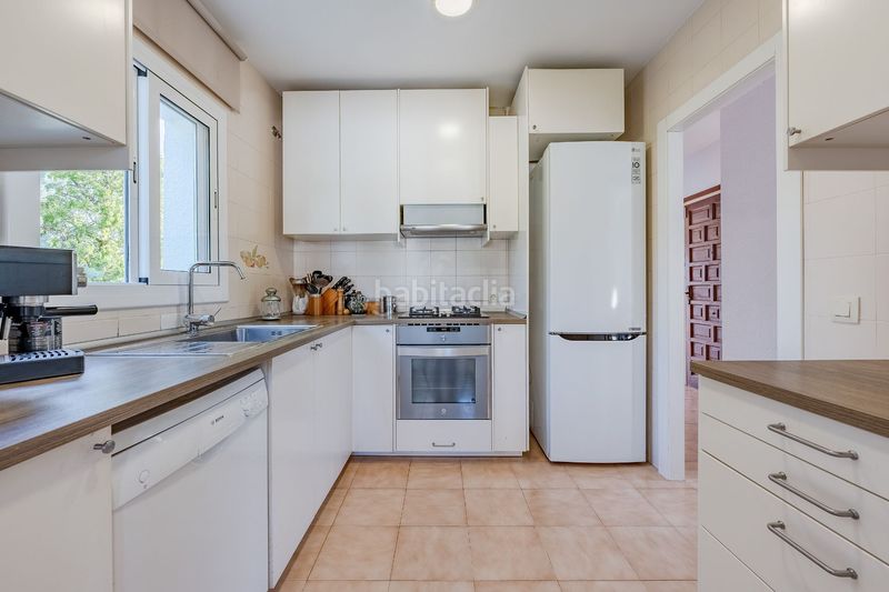 Foto 157cbe71-a63a-4e58-8dcb-b67ec8ef981c. Casa amb piscina a Cunit residencial Cunit
