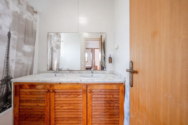 Foto 3a073f63-bb73-4ce0-86b7-ce555c35dd26. Casa amb piscina a Cunit residencial Cunit