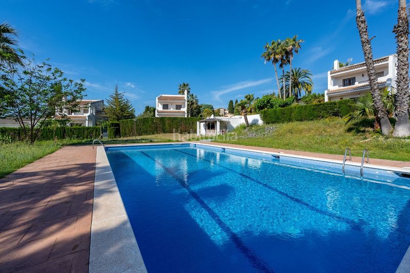 Foto 7f314158-4fcb-406c-992b-98248aa0ee43. Casa amb piscina a Cunit residencial Cunit