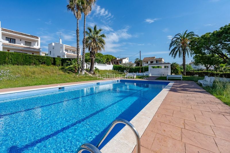 Foto 9eb3eb3a-056b-436e-b9c0-303c3928bba8. Casa amb piscina a Cunit residencial Cunit