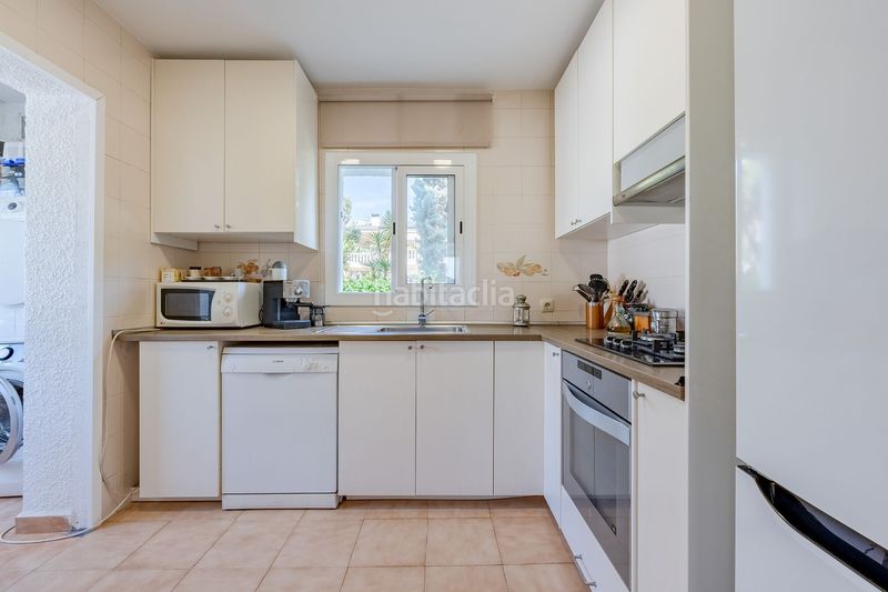 Foto c5de1296-5f6f-4678-93fc-0d15d980309a. Casa amb piscina a Cunit residencial Cunit