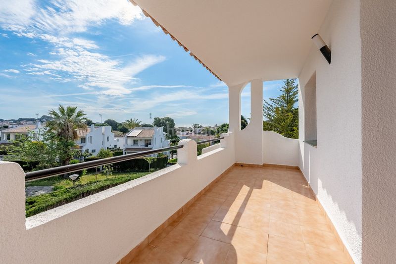 Foto d75b7a40-5435-419e-bee4-85da6b0c170e. Casa amb piscina a Cunit residencial Cunit