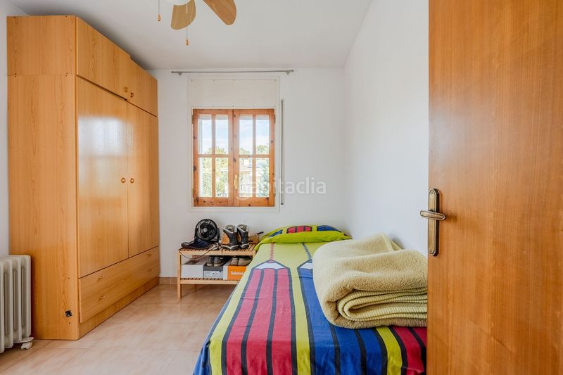 Foto f16d5b80-521d-43a6-a7a8-27898c38f079. Casa amb piscina a Cunit residencial Cunit