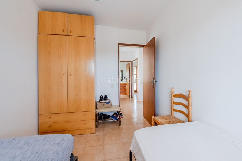 Foto fd5a5075-3f51-4f57-98c3-42f2b873c8bc. Casa amb piscina a Cunit residencial Cunit