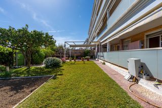 Pis a Prat de Cunit. Planta baja con jardín privado y piscina comunitaria. listo para