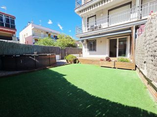 Etagenwohnung in Segur de Calafell Nucli Urbà. Planta baja con jardín privado