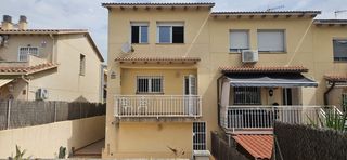 Casa adossada a Calafell Poble. Casa adosada en calafell pueblo. ideal para disfrutar de la tran