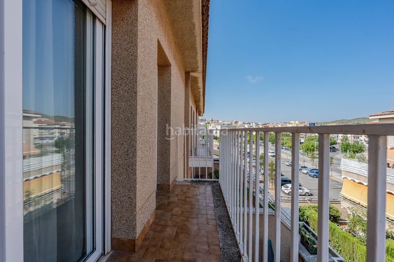 Foto 1adb5d1f-c1db-4db7-b247-94f68f7be436. Pis amb piscina a Calafell residencial Calafell