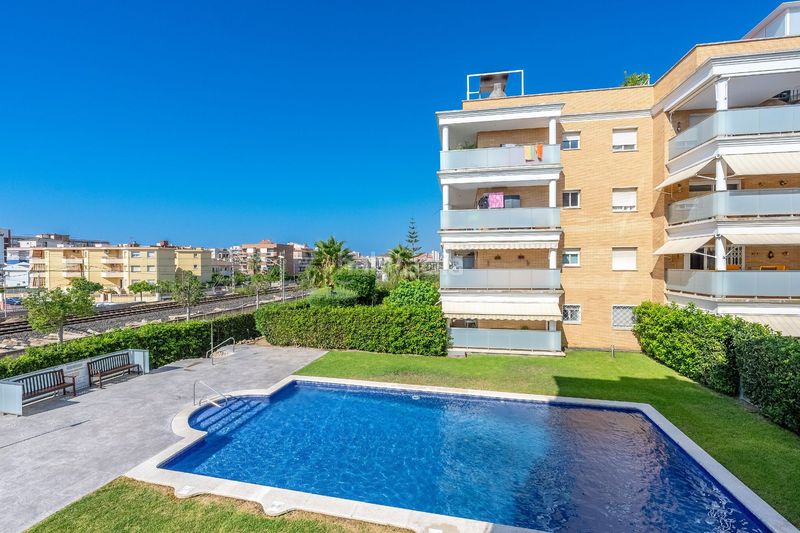 Foto 4874777d-ea6f-4b66-837d-2c413c3eb321. Pis amb calefacció piscina a prat de Cunit Cunit