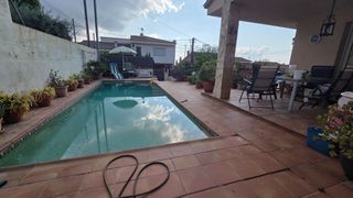 Casa a Segur de Calafell Nucli Urbà. Casa con piscina y dormitorio en planta baja