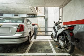 Parking coche en La Nova Esquerra de l´Eixample