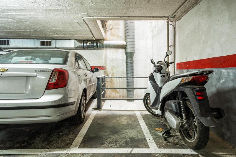 Foto c2174b03-cff3-4dc0-a32f-dcca13fc8f0c. Autoparkplatz in La Nova Esquerra de l´Eixample Barcelona