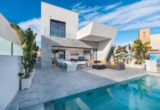 Casa a Rojales. Villa de disentildeo con una superficie total de 252 metros cuad