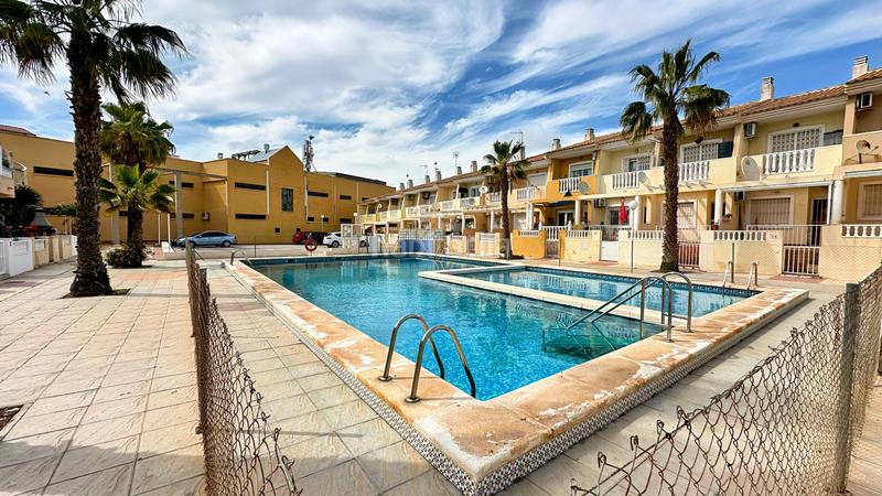 Foto 53cda60c-d1da-421d-b6c1-b70f96fe1e54. Casa amb aparcament piscina a El Moncayo - El Pòrtic Guardamar del Segura