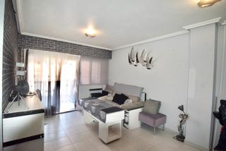 Etagenwohnung en Pueblo. Presentamos este acogedor apartamento en segunda planta con asce