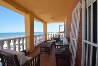 Casa a Guardamar Playa. Oportunidad uacutenica de comprar una villa en primera liacutene
