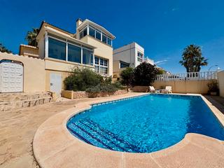 House in Villamartín-Las Filipinas. Encanto mediterraacuteneo en el corazoacuten de villamartiacuten