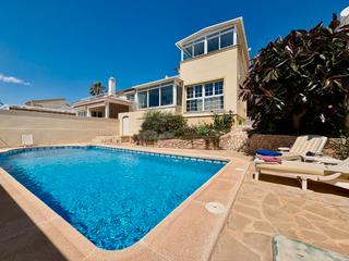 Casa a Villamartín-Las Filipinas. Encanto mediterraacuteneo en el corazoacuten de villamartiacuten